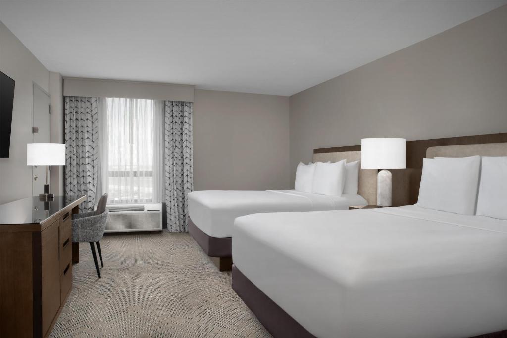 DoubleTree by Hilton Philadelphia Airport - 