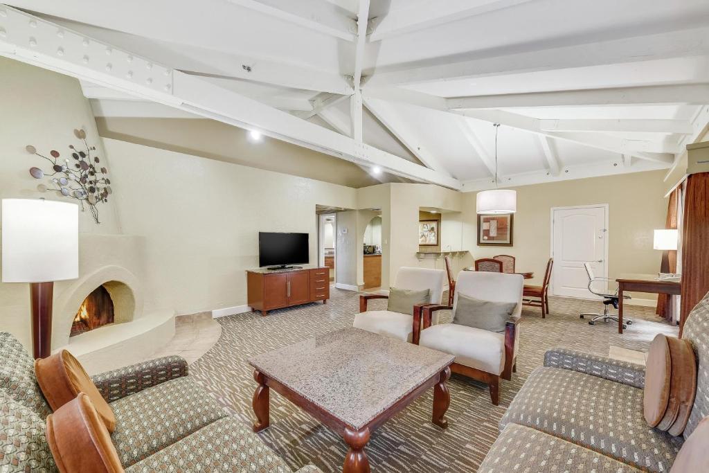Hilton Phoenix Tapatio Cliffs Resort - 