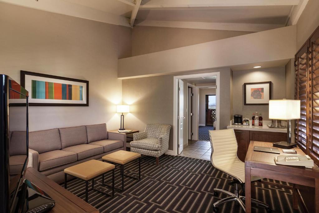 Hilton Phoenix Tapatio Cliffs Resort - 