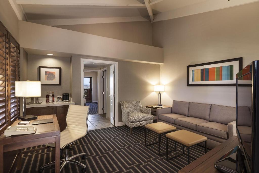 Hilton Phoenix Tapatio Cliffs Resort - 