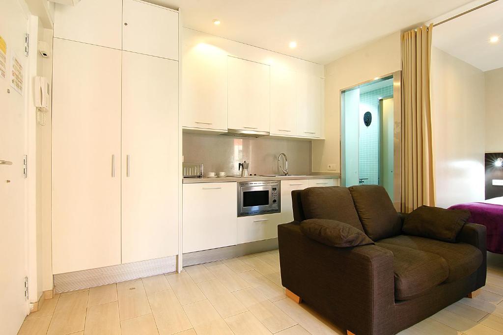 ClassBedroom Barcelona Beach Apartments - Studio Apartment (2 Adults) - Second Floor - Calle Meer 34
