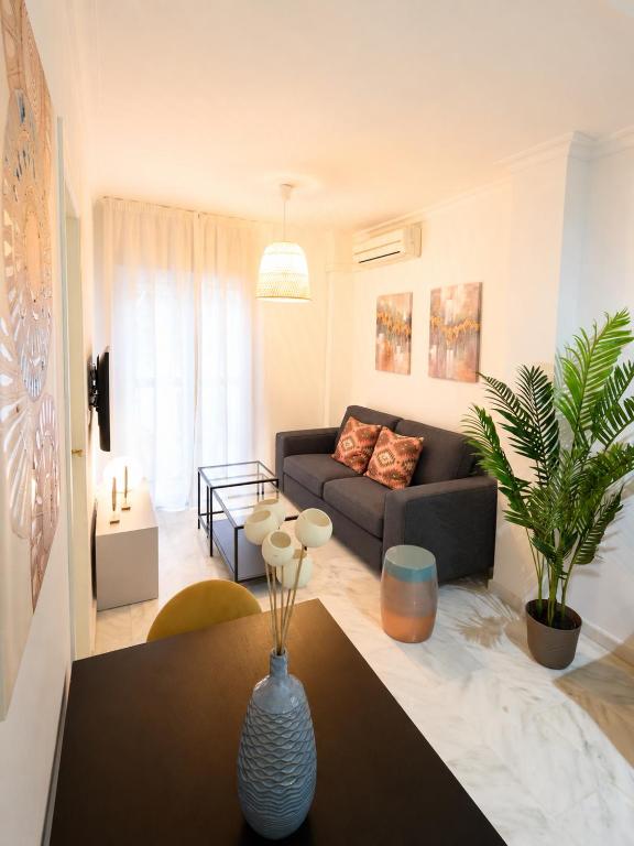 Capitán One-Bedroom City Center & Beach Apartment by 10ToSea