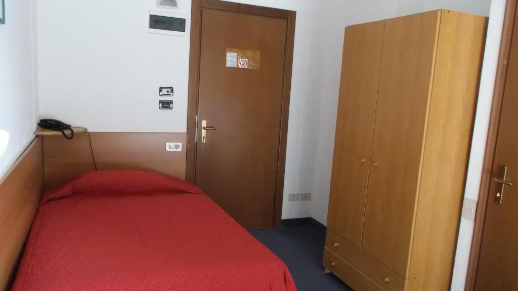 A bed or beds in a room at Hotel Ciao Bed & Breakfast