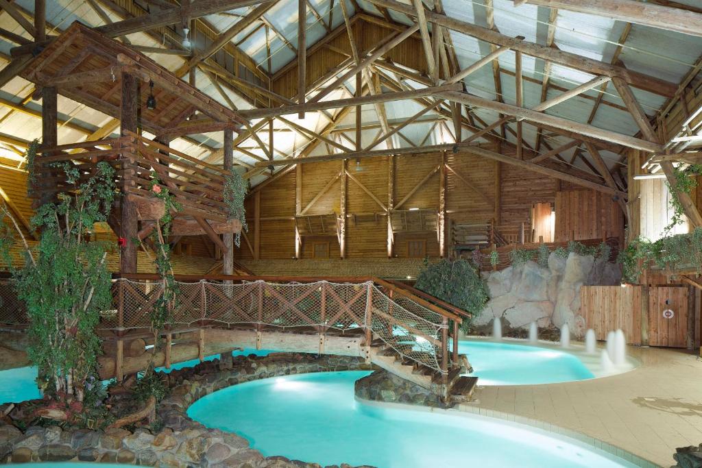 Piscina en o cerca de Disney Davy Crockett Ranch