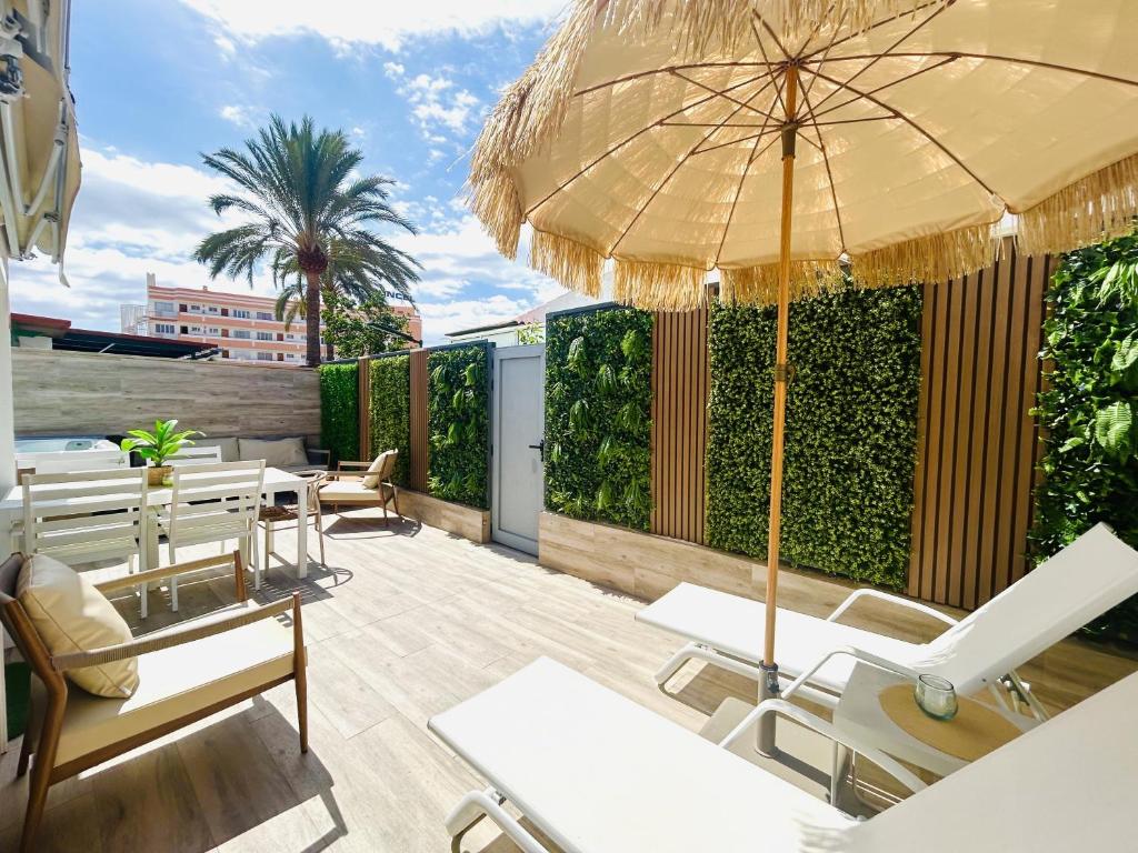Oasis Beach ll - Your Private Retreat with Jacuzzi