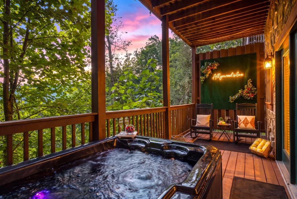 NEW! Romantic Cabin with Mountain Views & Private Hot Tub, Gatlinburg ...