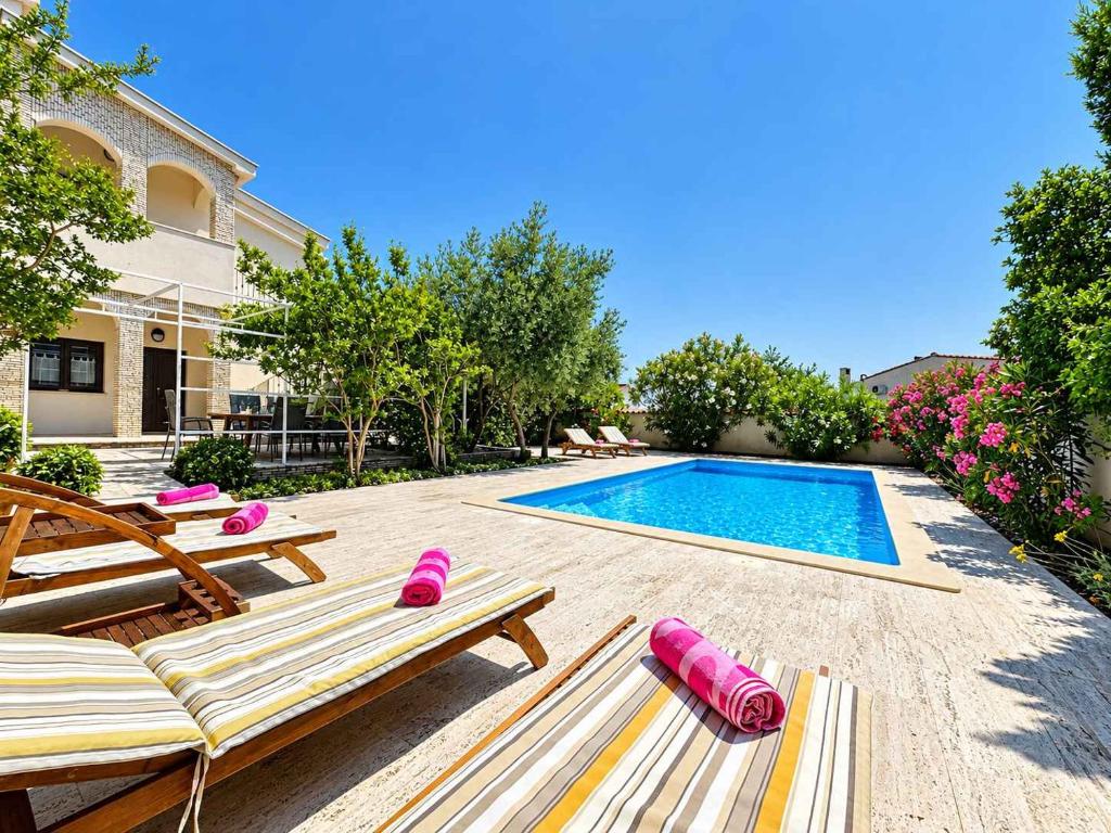 Apartment with Pool in Krk-Insel Krk 53247