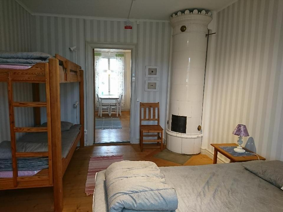 Postel nebo postele na pokoji v ubytování STF Glasbruket Hostel & Apartments