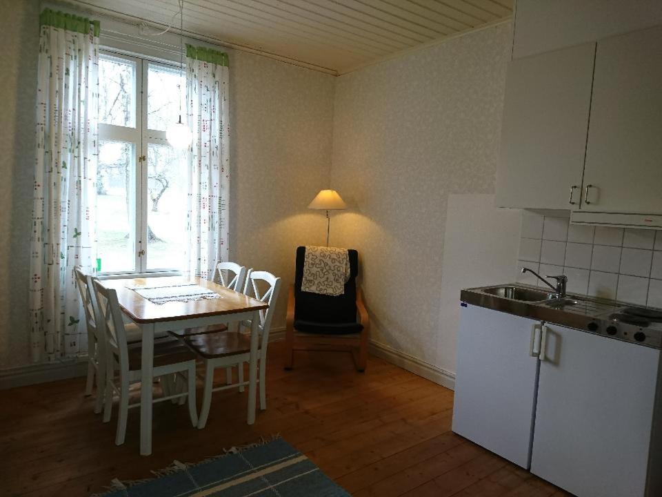 Kuchyň nebo kuchyňský kout v ubytování STF Glasbruket Hostel & Apartments