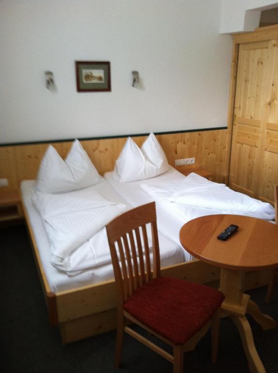 Postel nebo postele na pokoji v ubytování Werfenerhof