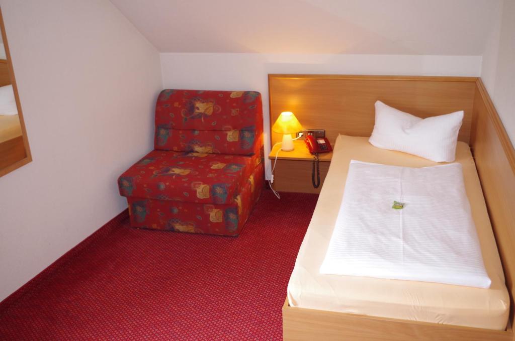 Postel nebo postele na pokoji v ubytování Hotel Zum Abschlepphof