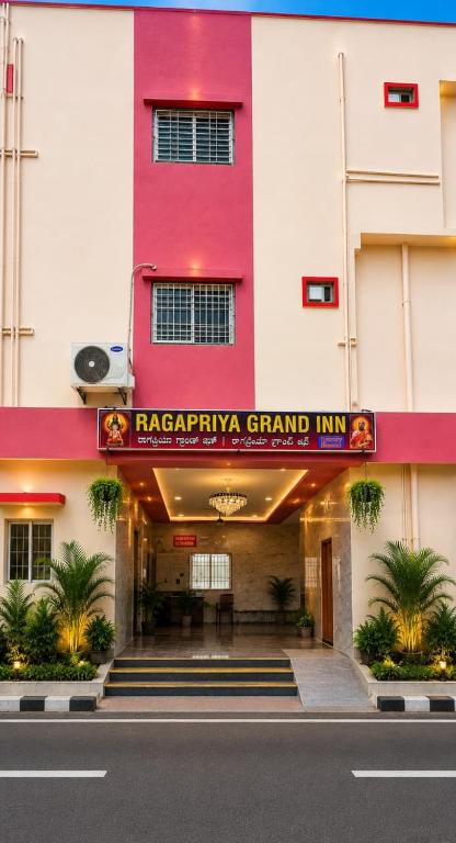 Hotel Ragapriya Grand Inn Mantralayam, Mādhavaram (prețuri actualizate ...