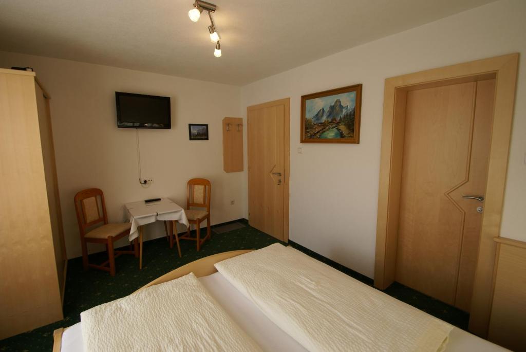 Postel nebo postele na pokoji v ubytování Ferienwohnung Bergheim