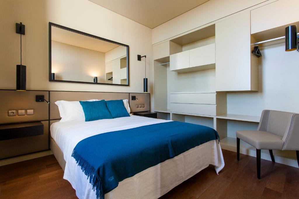 Postel nebo postele na pokoji v ubytování JOIVY Downtown Market Apartments
