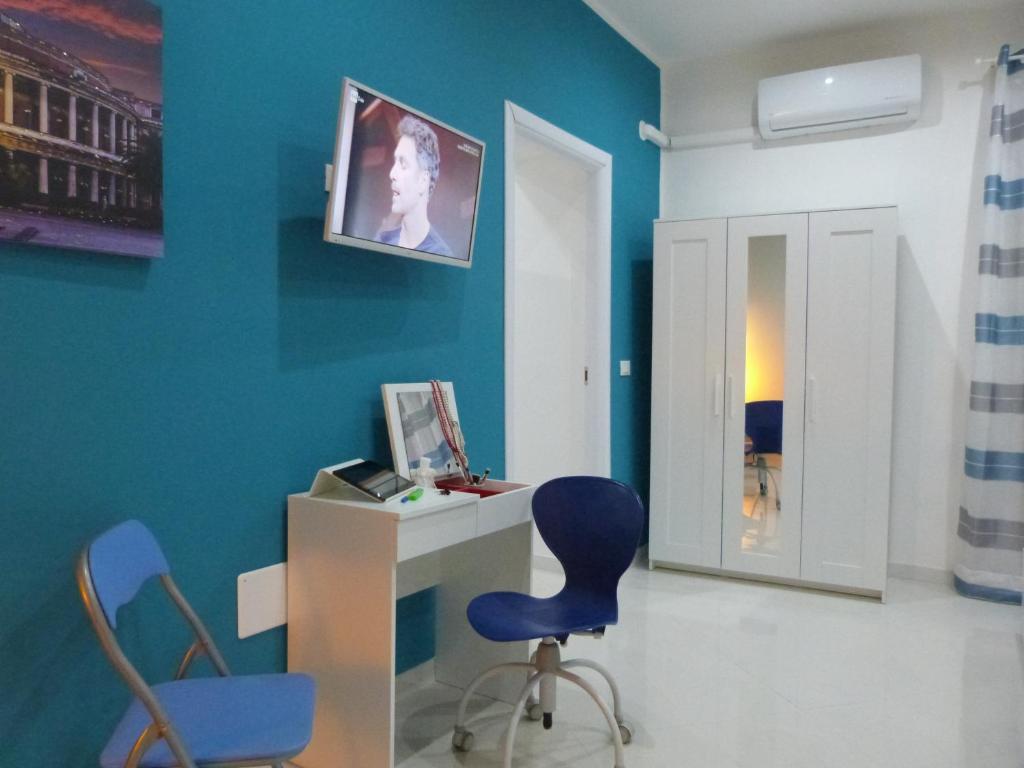 A television and/or entertainment centre at Casa Principe Maqueda