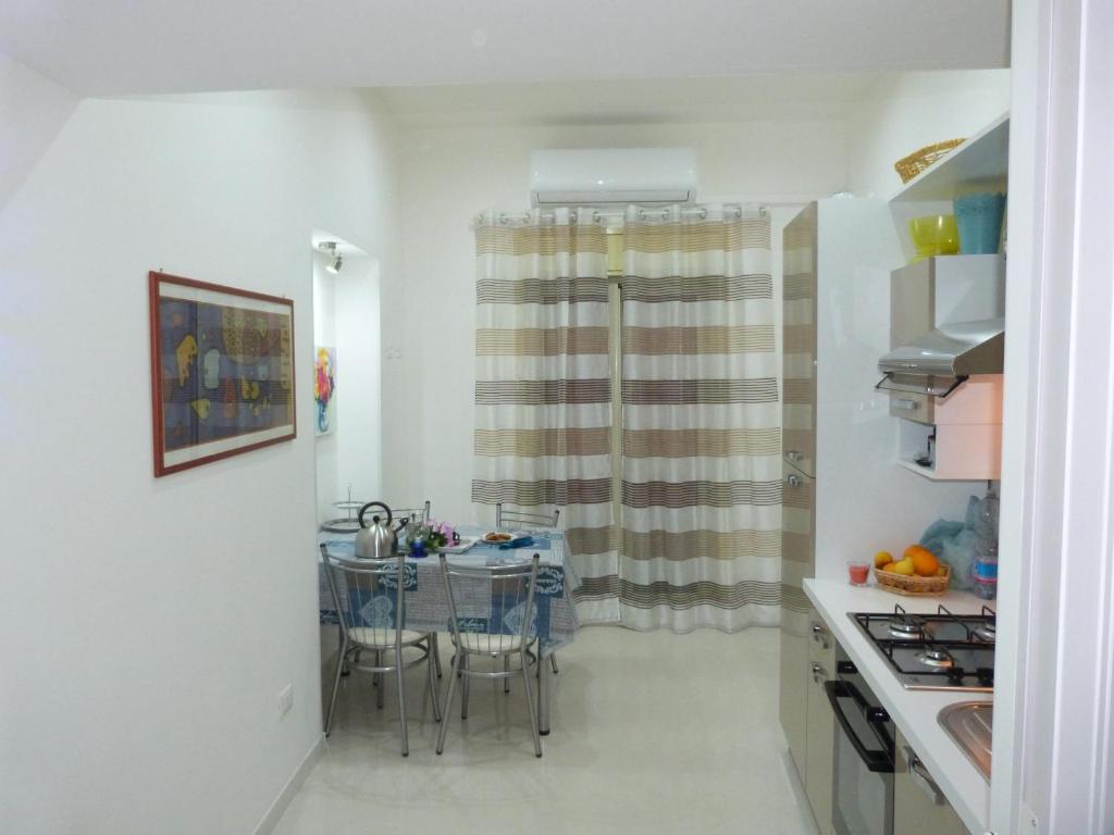 A kitchen or kitchenette at Casa Principe Maqueda