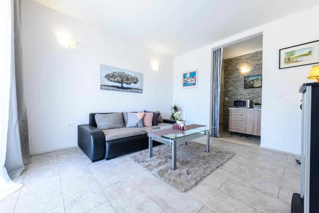 Kuchyňa alebo kuchynka v ubytovaní Lorelai Apartments