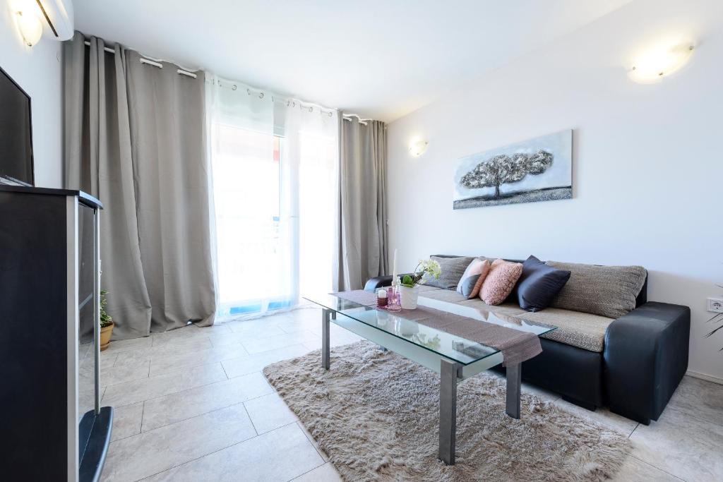 Posedenie v ubytovaní Lorelai Apartments
