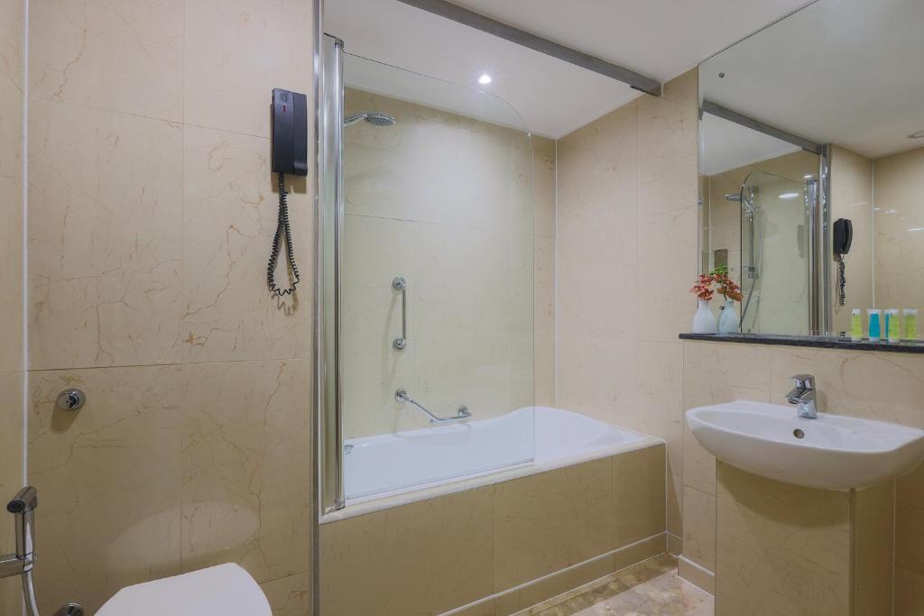 Queen Elizabeth 2 Hotel - 