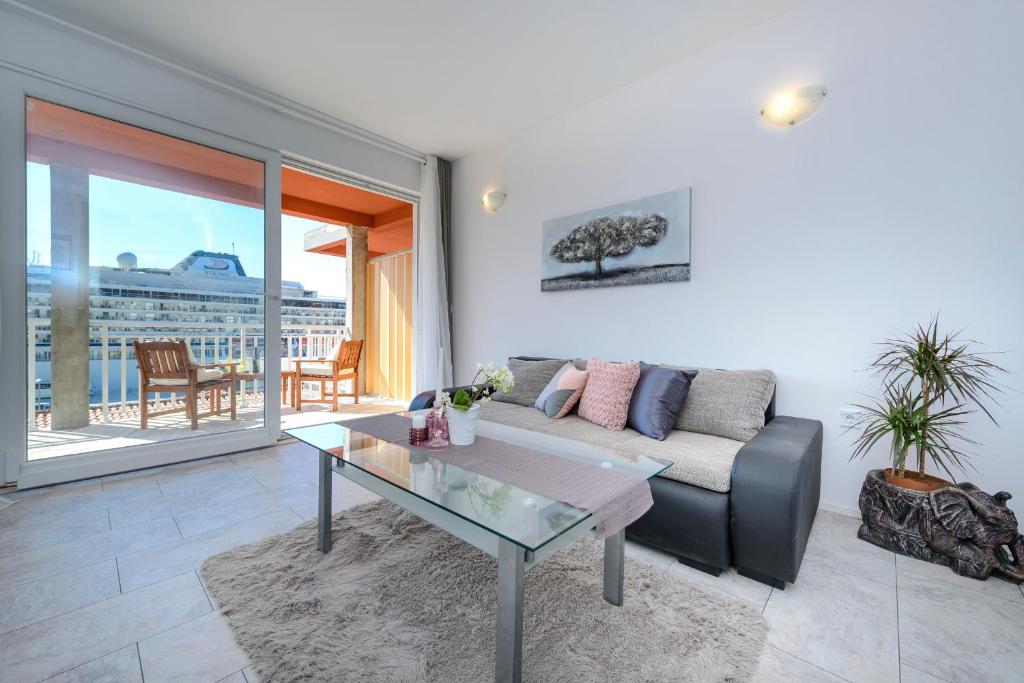Posedenie v ubytovaní Lorelai Apartments