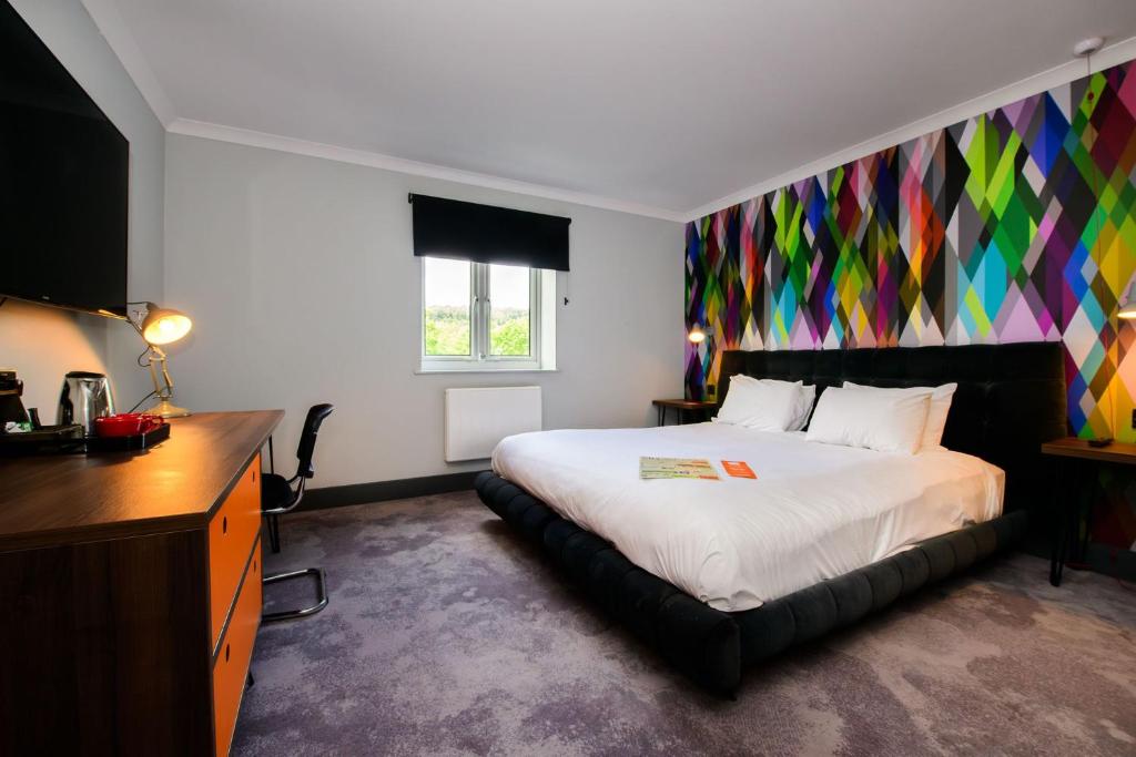 Village Hotel Cardiff - 