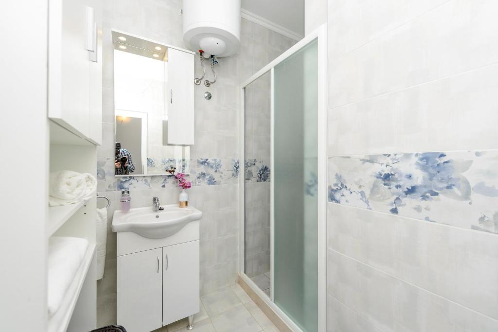 Kúpeľňa v ubytovaní Lorelai Apartments