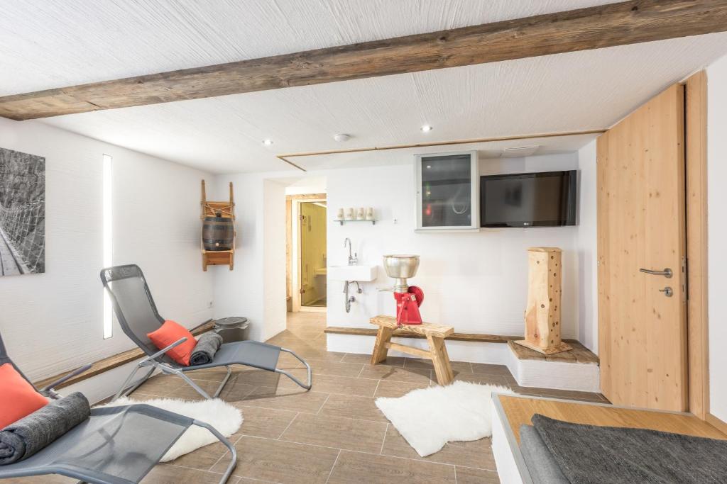 Televízia a/alebo spoločenská miestnosť v ubytovaní Haus Mösenlechner