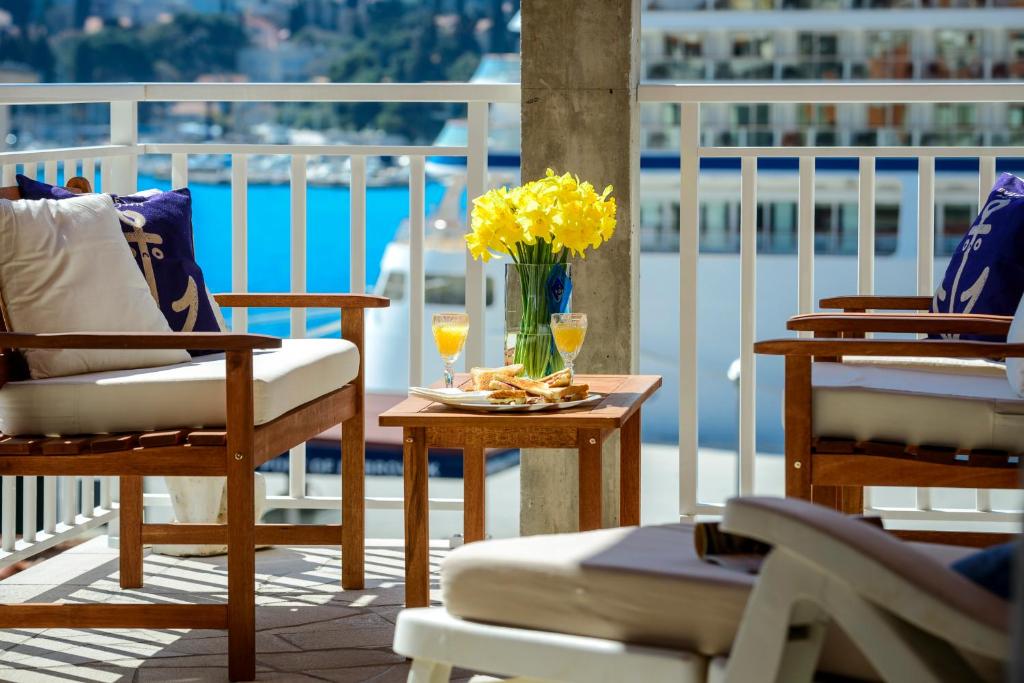 Balkón alebo terasa v ubytovaní Lorelai Apartments