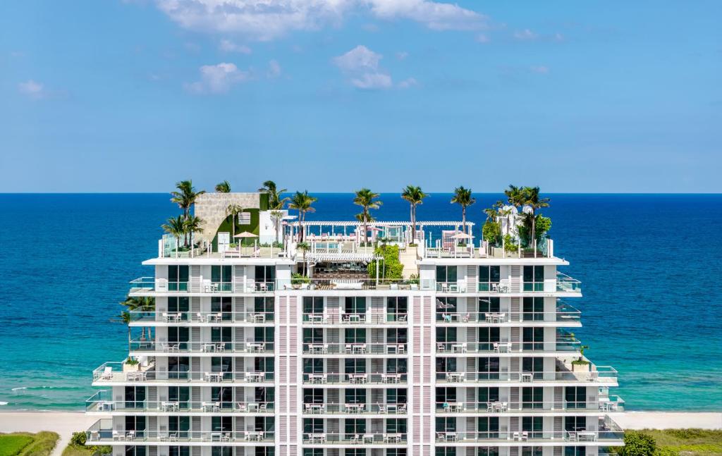 Grand Beach Hotel Surfside - Housity