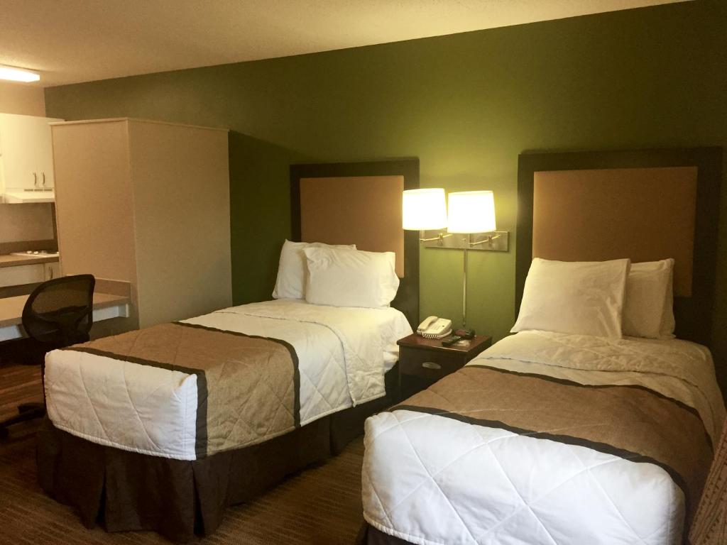 Postel nebo postele na pokoji v ubytování Extended Stay America Suites - Seattle - Everett - North
