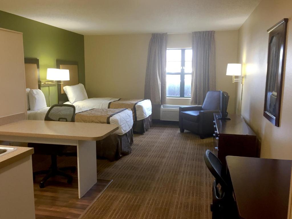 Postel nebo postele na pokoji v ubytování Extended Stay America Suites - Seattle - Everett - North