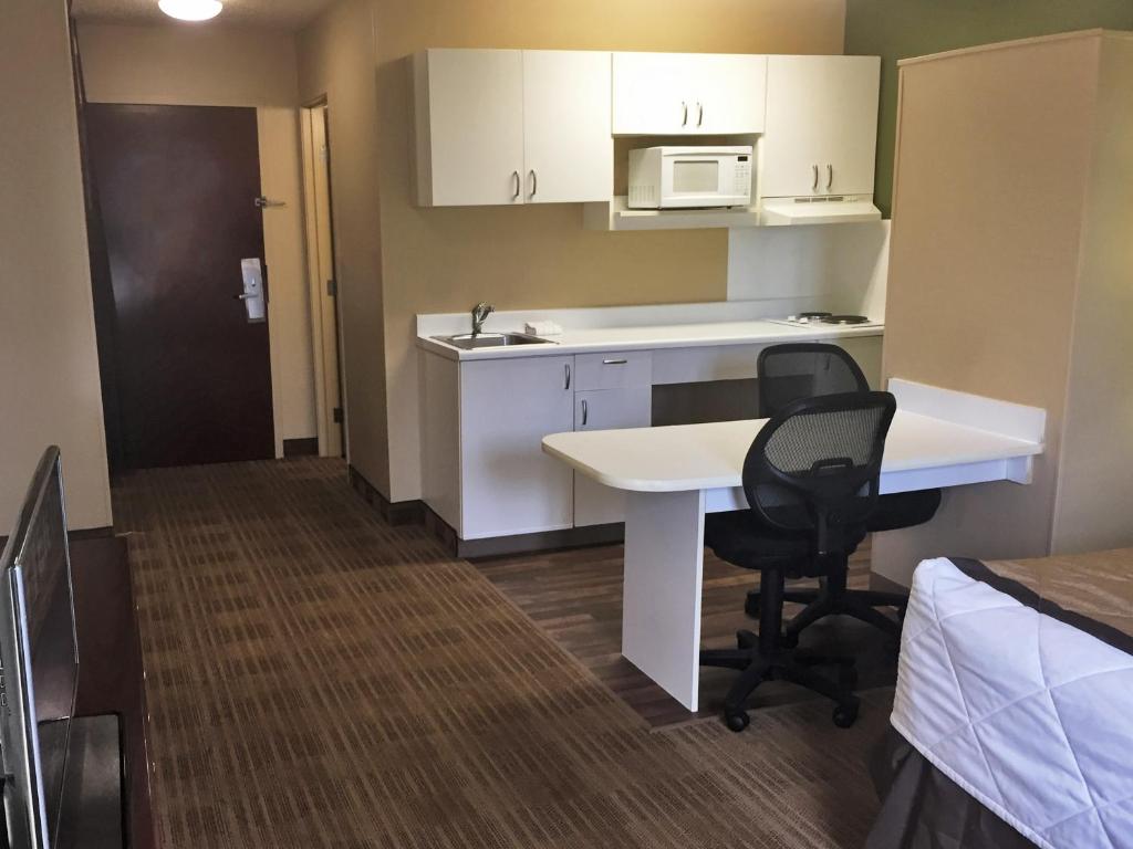 Kuchyň nebo kuchyňský kout v ubytování Extended Stay America Suites - Seattle - Everett - North