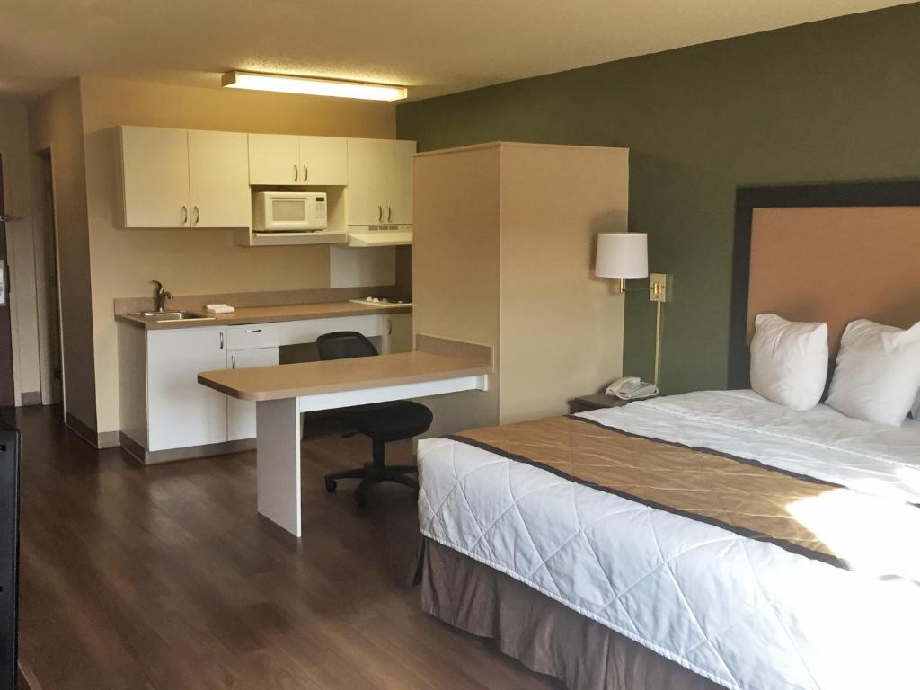 Postel nebo postele na pokoji v ubytování Extended Stay America Suites - Seattle - Everett - North