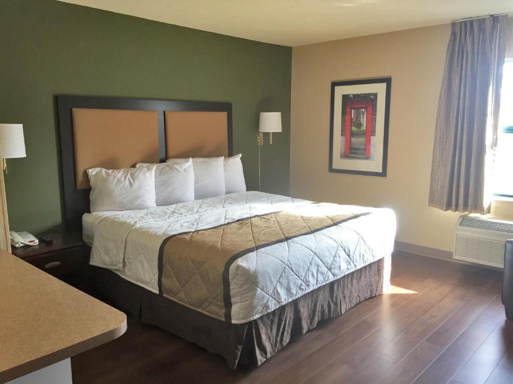 Postel nebo postele na pokoji v ubytování Extended Stay America Suites - Seattle - Everett - North