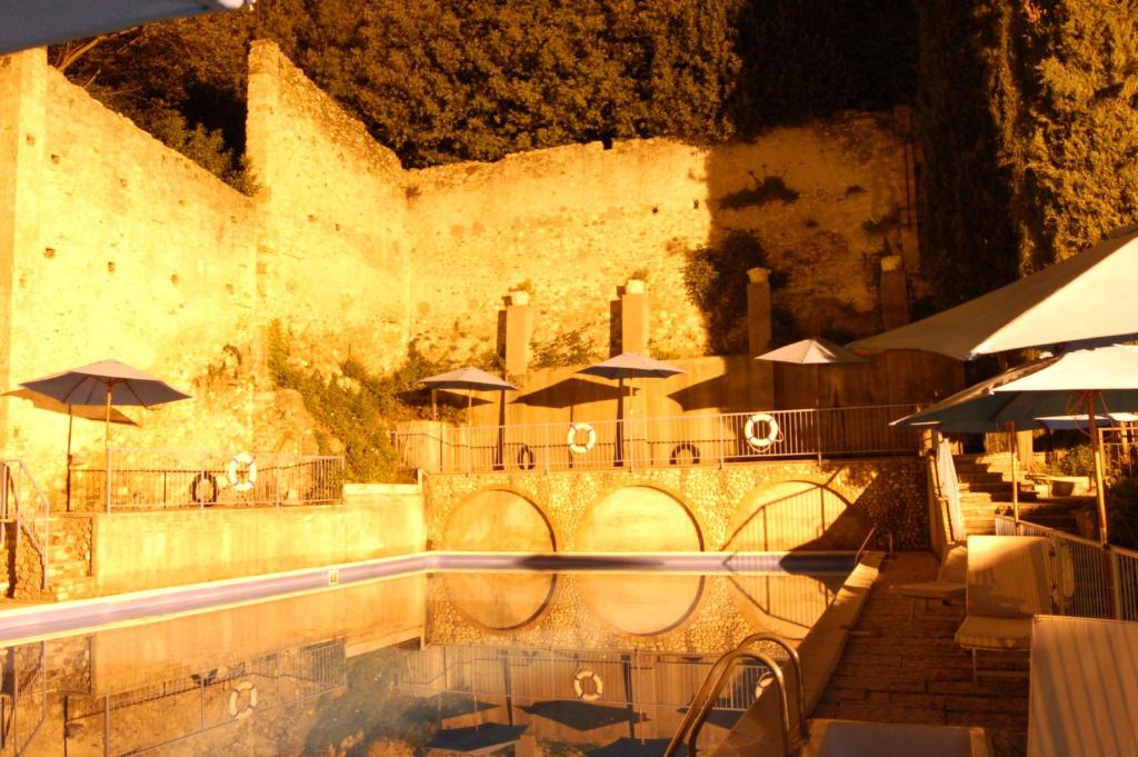 Bazén v ubytování Hotel Broglia nebo v jeho okolí