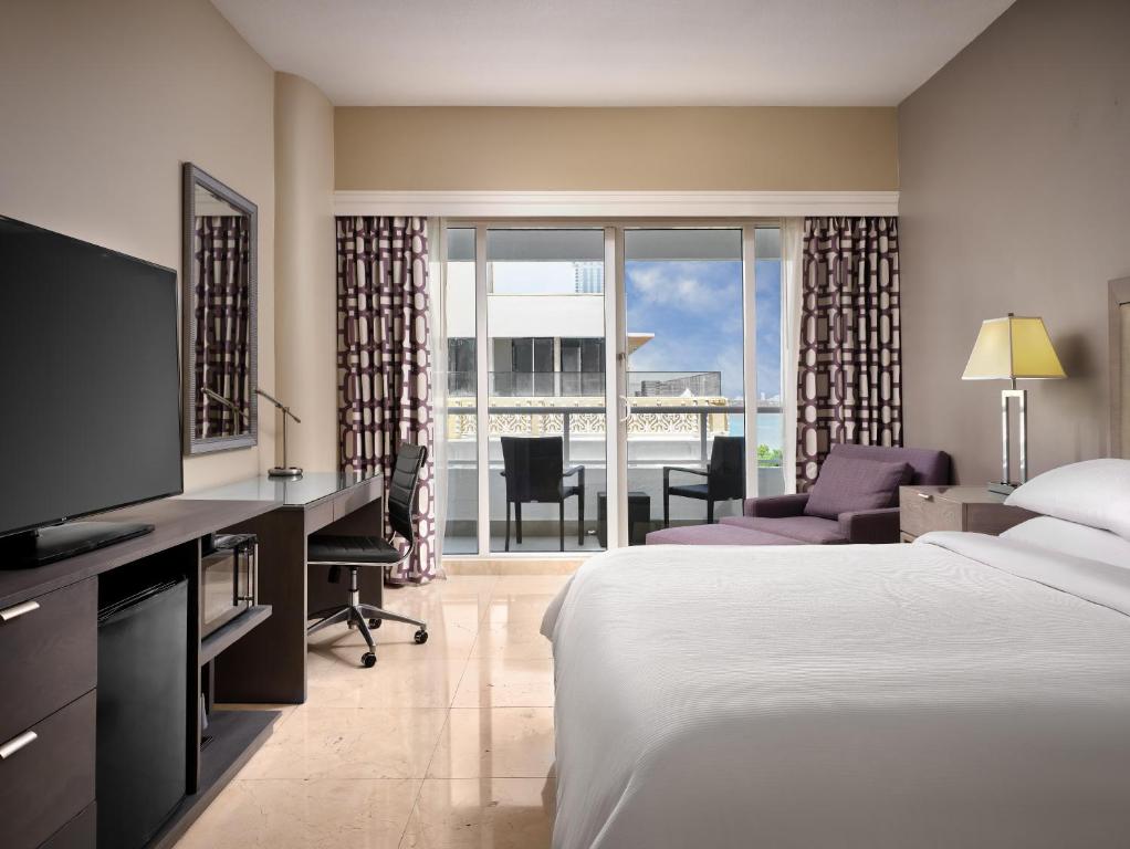 DoubleTree by Hilton Grand Hotel Biscayne Bay - 