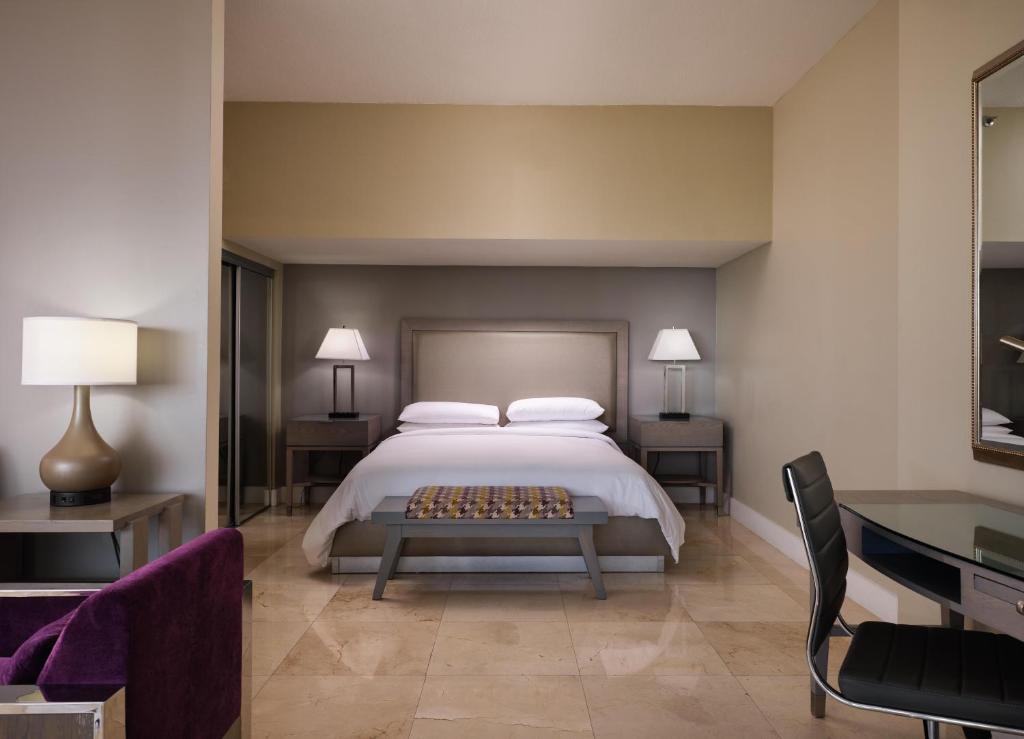 DoubleTree by Hilton Grand Hotel Biscayne Bay - 