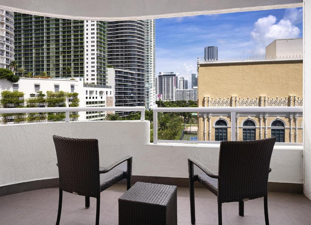 DoubleTree by Hilton Grand Hotel Biscayne Bay - 