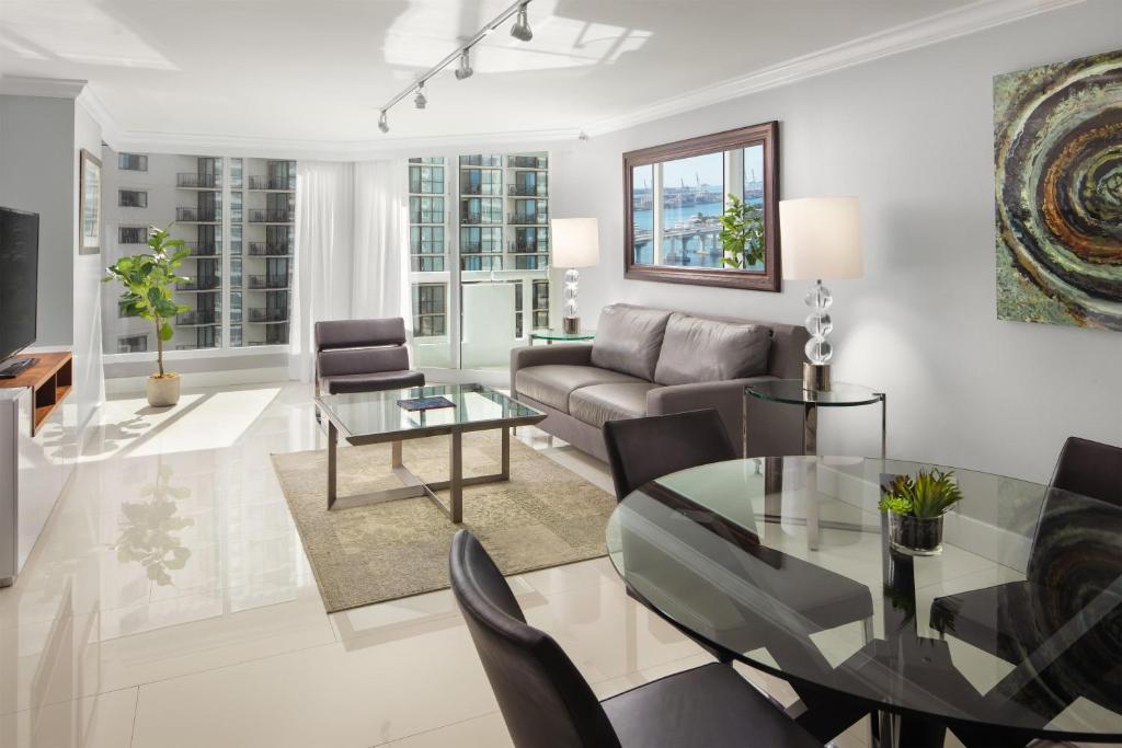 DoubleTree by Hilton Grand Hotel Biscayne Bay - 