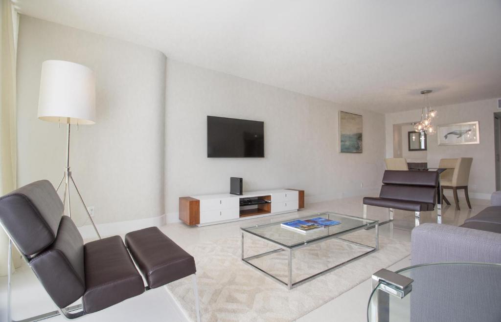 DoubleTree by Hilton Grand Hotel Biscayne Bay - 