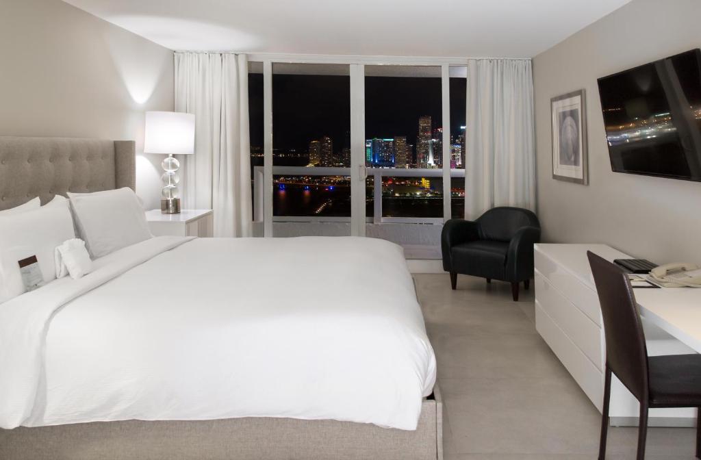 DoubleTree by Hilton Grand Hotel Biscayne Bay - 