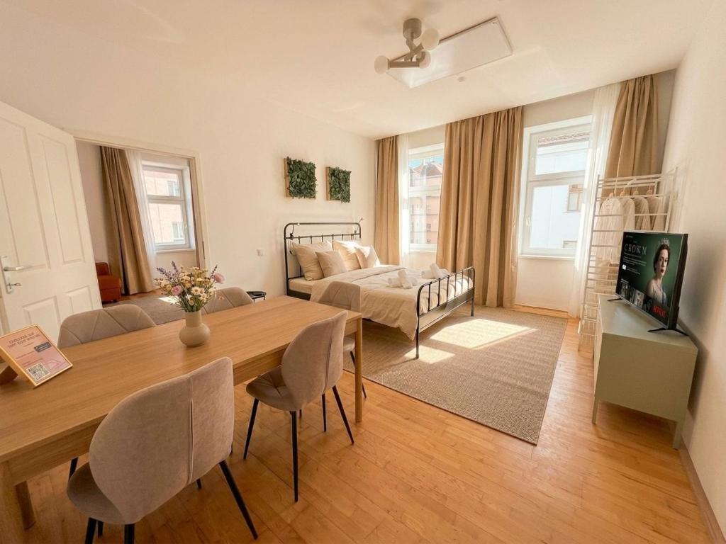 New city apartment, 2 bedrooms, 5 guests - T22
