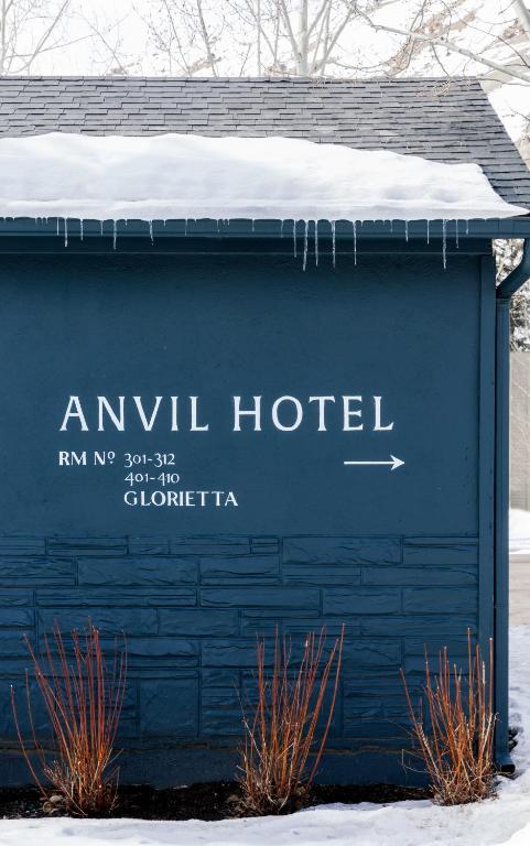 Certifikát, hodnocení, plakát nebo jiný dokument vystavený v ubytování Anvil Hotel