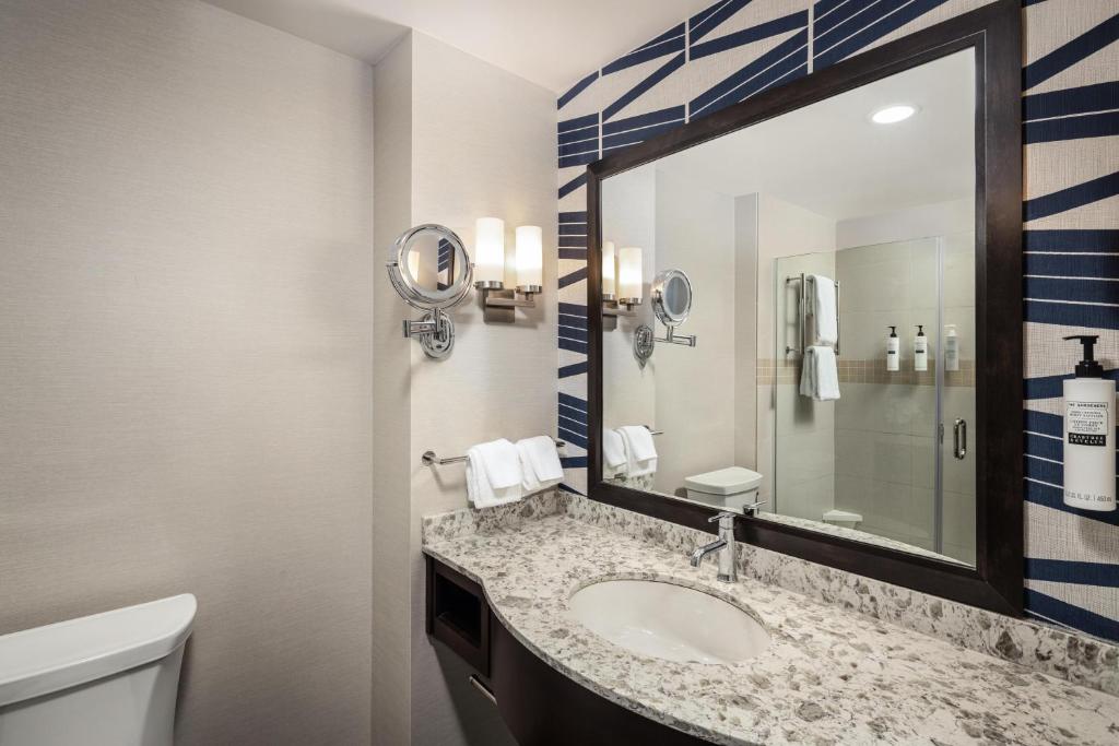 Hilton Garden Inn Seattle Downtown - 