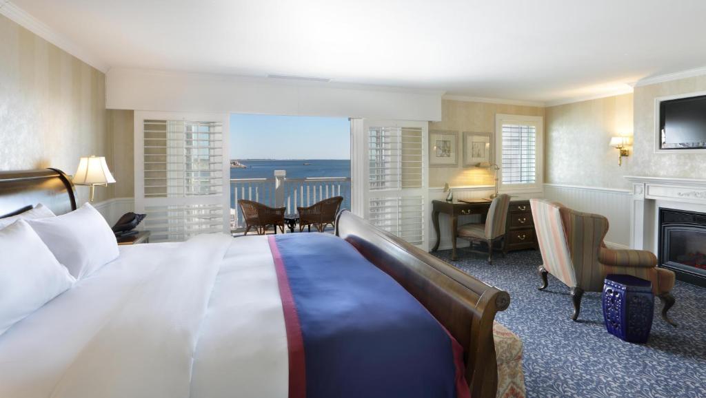 Madison Beach Hotel, Curio Collection by Hilton - 