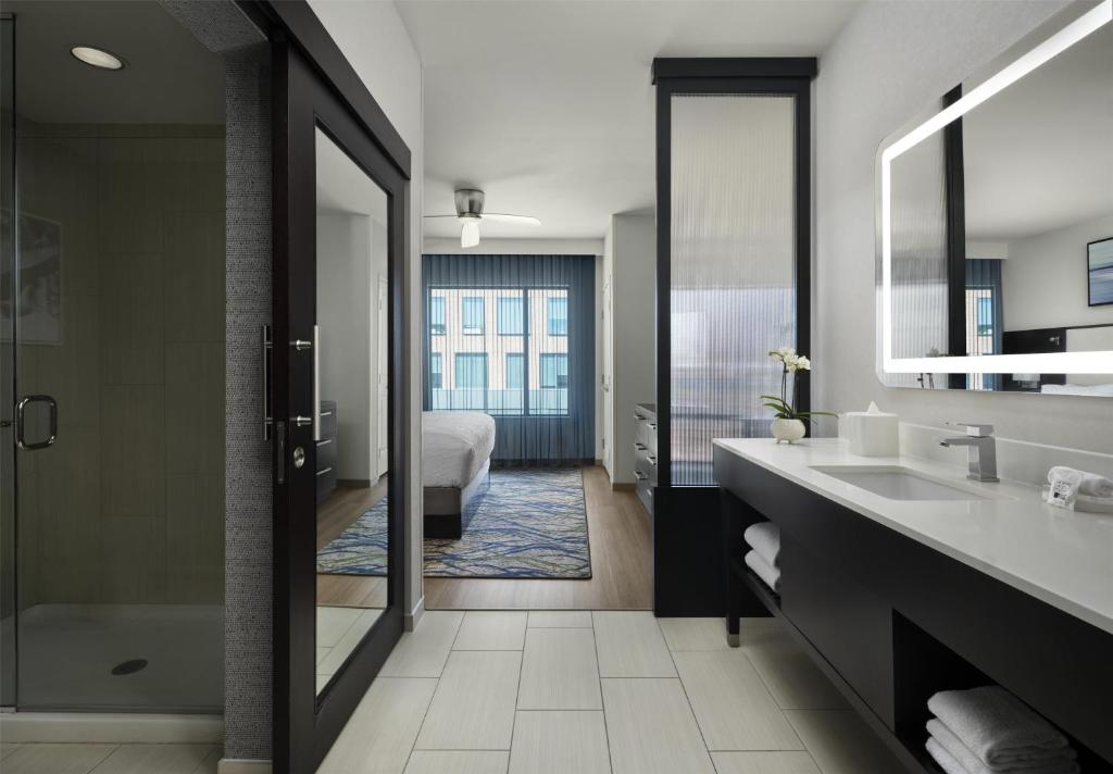 Homewood Suites by Hilton San Diego Downtown/Bayside - 