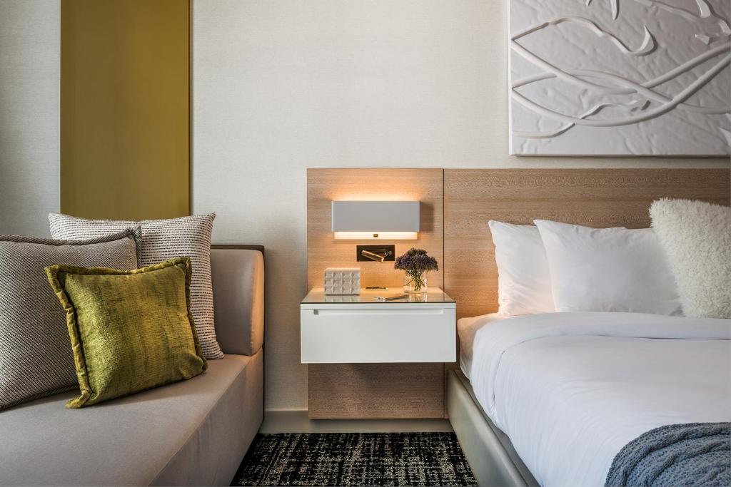 Postel nebo postele na pokoji v ubytování Hotel Zero Degrees Danbury