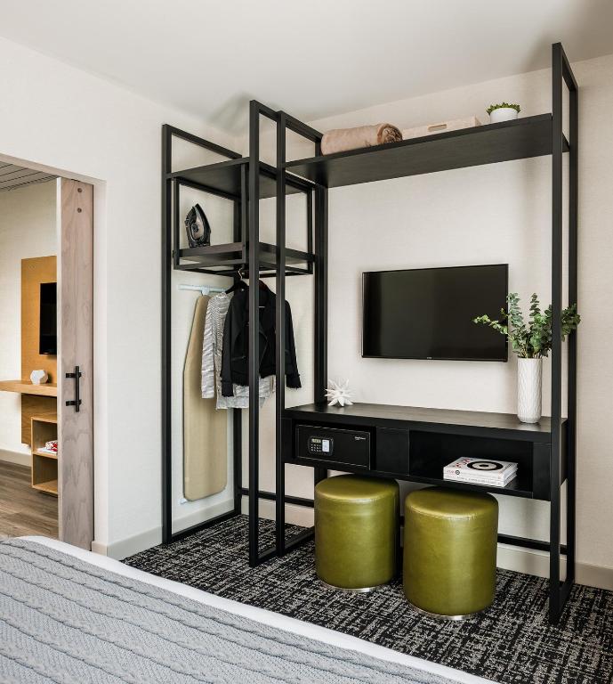 TV a/nebo společenská místnost v ubytování Hotel Zero Degrees Danbury