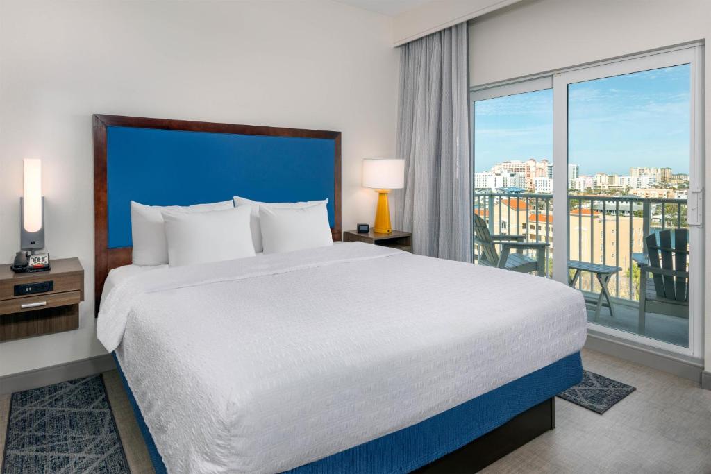 Hampton Inn and Suites Clearwater Beach - 