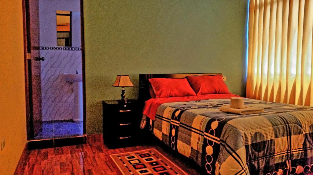 Postel nebo postele na pokoji v ubytování Hostal Los Pinos